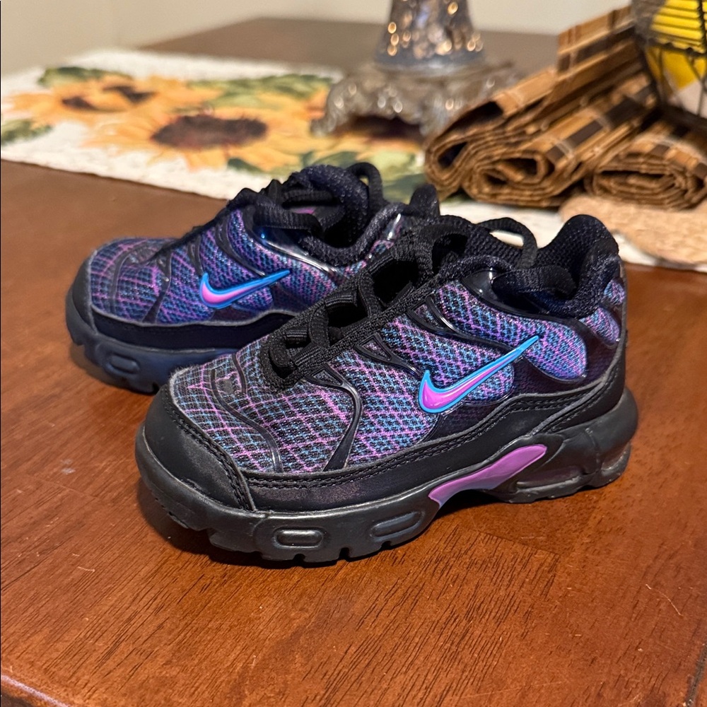 Nike - Picture 3 of 5